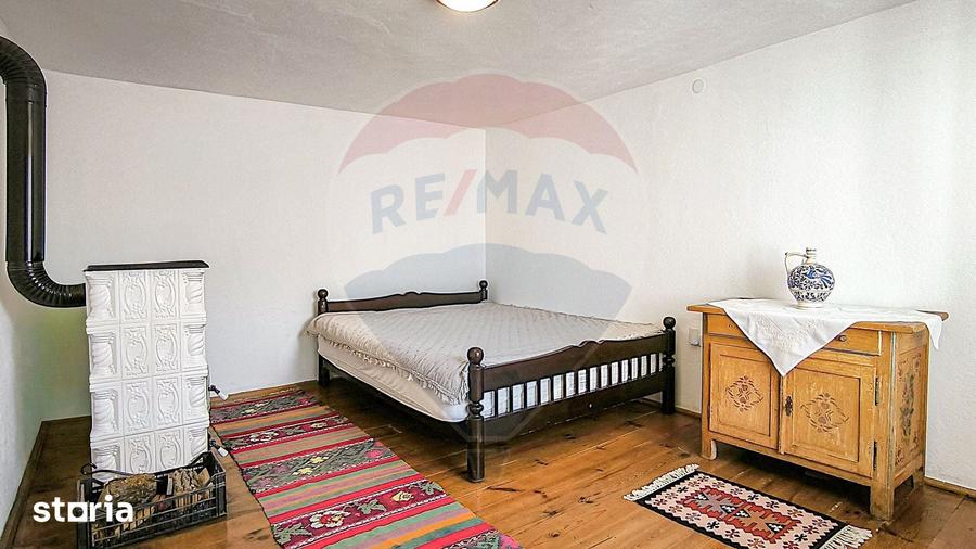 Casă cu 4 camere cu Teren 1631 Mp în Bruiu