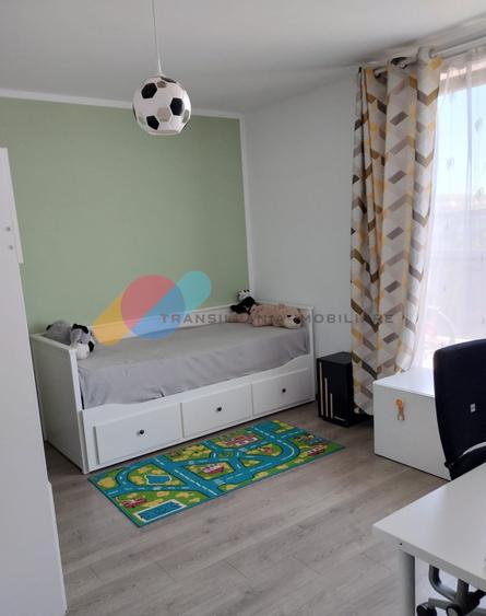 Apartament cu 3 camere semidecomandat, mobilat în Mărăști