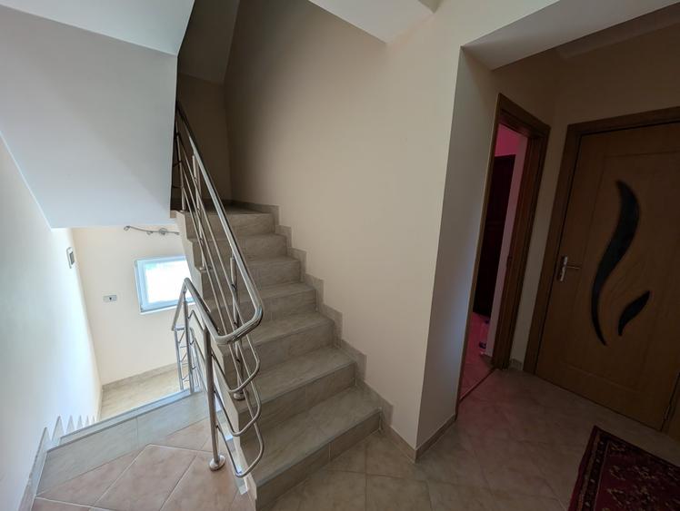 Duplex cu 5 camere cu Canalizare în Lilieci