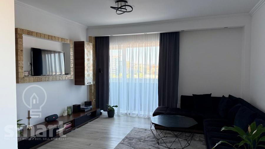 Apartament cu 3 camere semidecomandat, mobilat în Între Lacuri