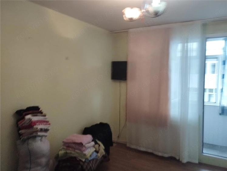 Apartament cu 3 camere semidecomandat în Republicii