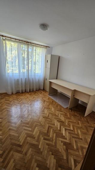 Apartament cu 3 camere semidecomandat în Tudor