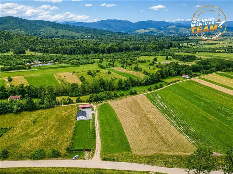 Teren extravilan de 1400 mp, în Lemnia