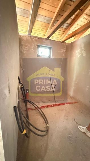 Casă individuală cu 3 camere cu Teren 1678 Mp în Est