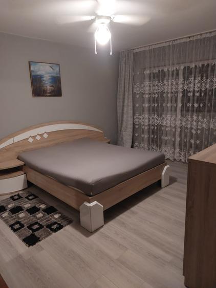Apartament cu 3 camere semidecomandat, mobilat în Florești