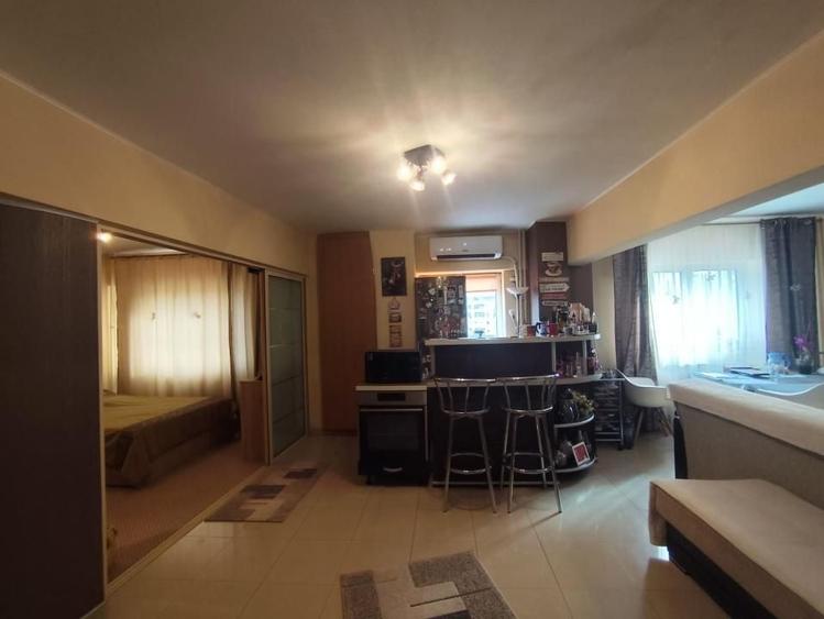 Apartament cu 2 camere decomandat, mobilat în P-ța Mihai Viteazu
