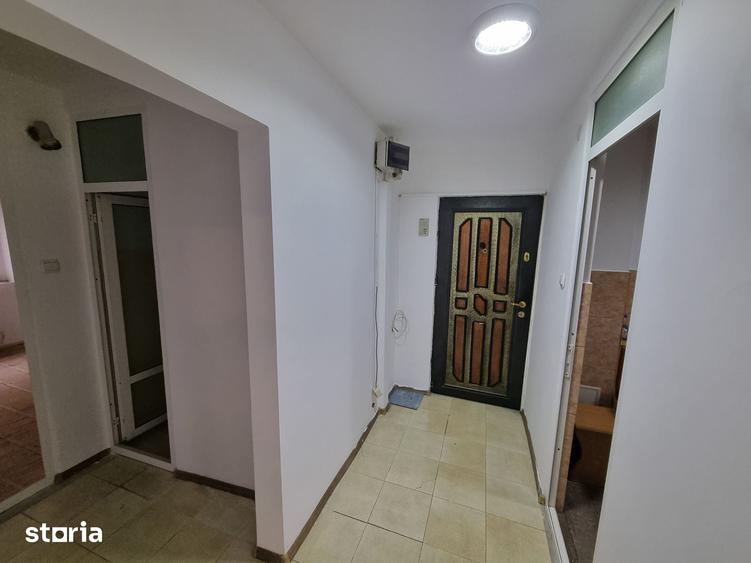 Apartament cu 3 camere decomandat în Poarta 6