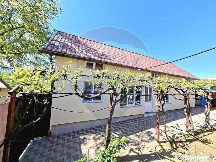 Casă cu 6 camere cu Teren 1453 Mp în Mâsca