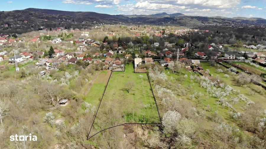 Teren de 4898 mp, în Cornu