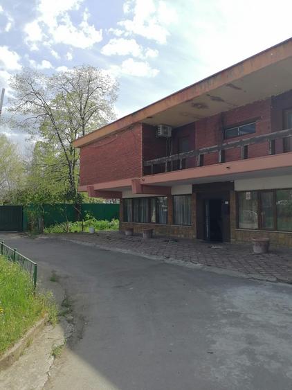 Casă individuală cu 12 camere cu Teren 1000 Mp în Central
