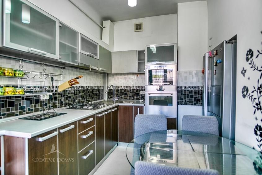 Apartament cu 3 camere semidecomandat în Sebastian