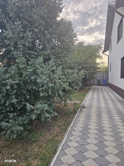 Casă cu 4 camere în Ciolpani