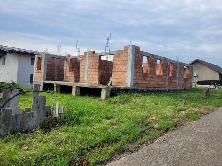 Casă cu 4 camere în Cornești