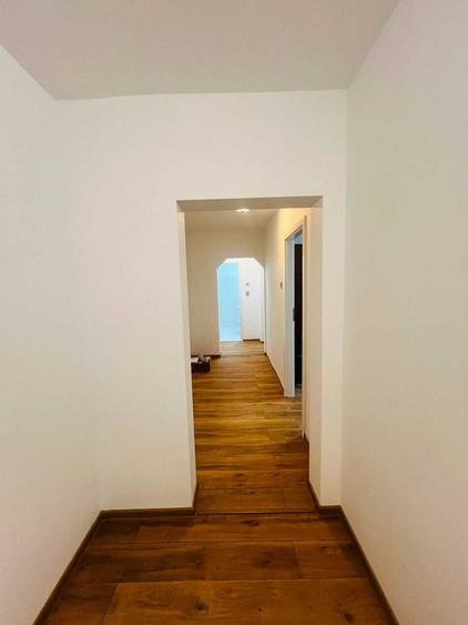 Apartament cu 4 camere decomandat în Tineretului