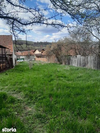 Teren de 2360 mp, în Romos