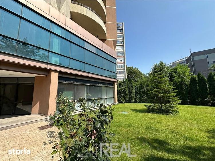 Spațiu comercial, de 900 mp, în Titan
