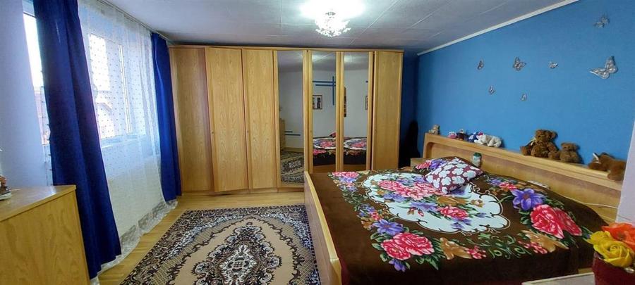 Casă cu 4 camere cu Teren 1465 Mp în Țețchea