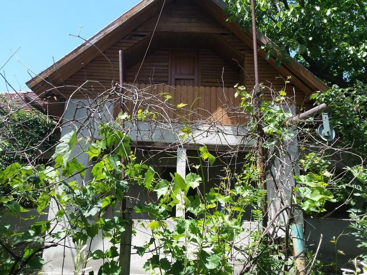 Casă cu 3 camere cu Teren 2200 Mp în Central