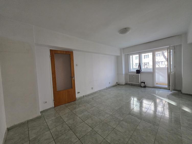 Apartament cu 3 camere semidecomandat în Chișinau