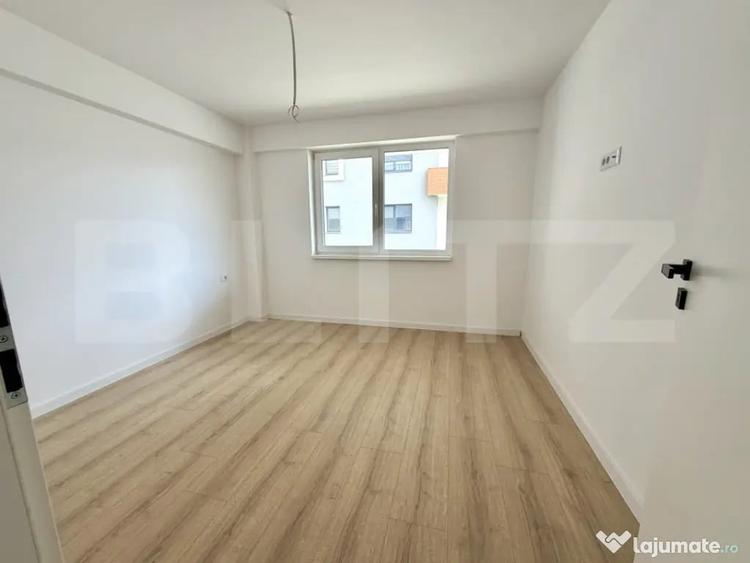 Apartament cu 3 camere decomandat în Micești