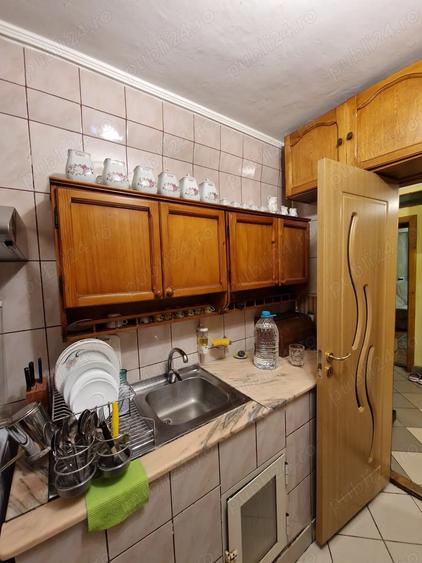 Apartament cu 3 camere semidecomandat în Central