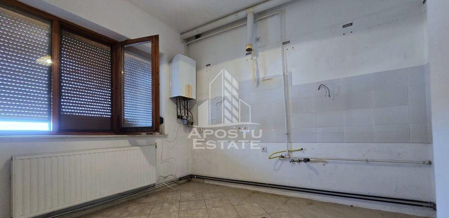 Apartament cu 4 camere semidecomandat în Vladimirescu