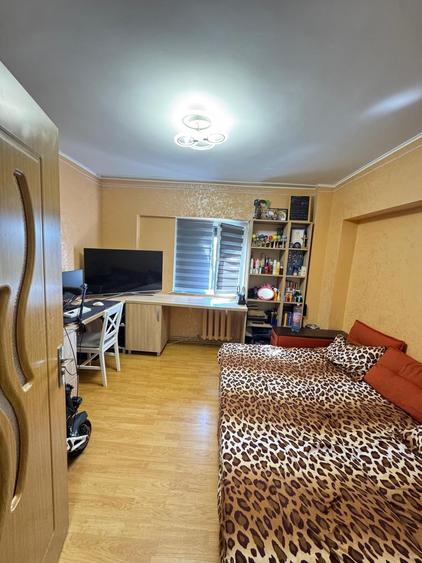 Apartament cu 4 camere decomandat în Dacia