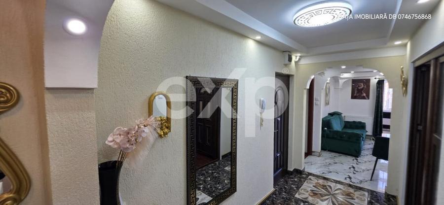 Apartament cu 4 camere decomandat, mobilat în Central