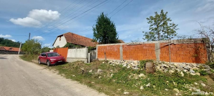 Casă cu 5 camere în Sântandrei