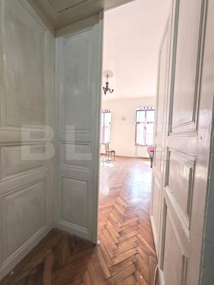 Apartament cu 3 camere semidecomandat în P-ța Maria