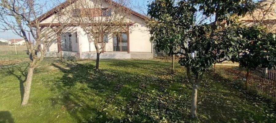 Casă cu 3 camere în Săcălaz