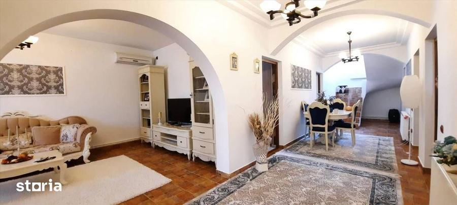 Casă cu 8 camere cu Teren 320 Mp în Cumpăna