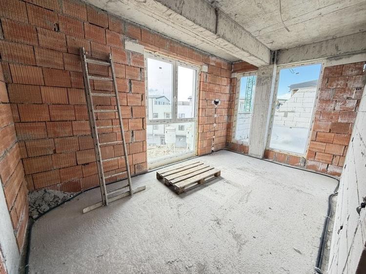 Penthouse cu 4 camere decomandat în Șelimbăr