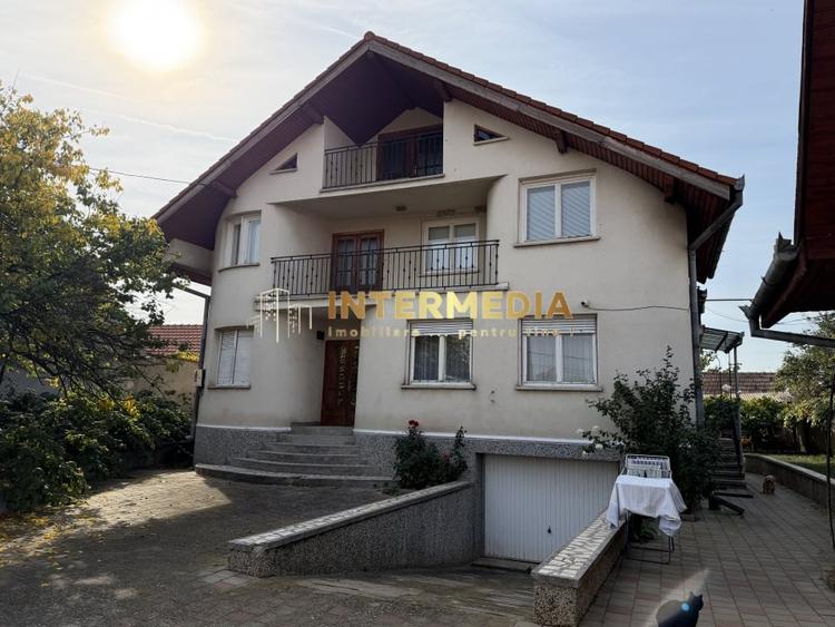 Casă individuală cu 10 camere cu Teren 4100 Mp în Vințu de Jos