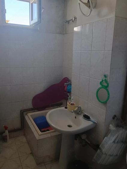 Apartament cu 4 camere semidecomandat în Central