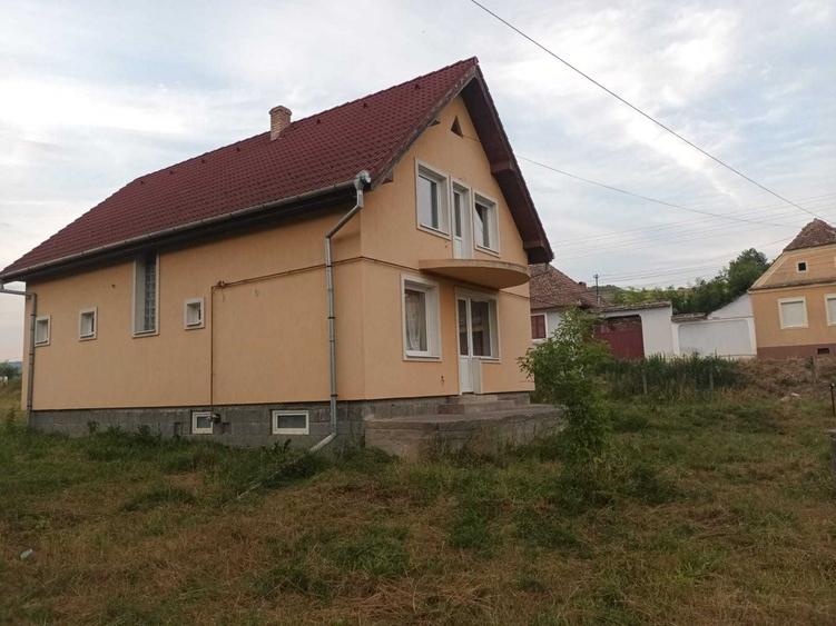 Casă cu 4 camere cu Teren 1600 Mp în Seleuș (Daneș)