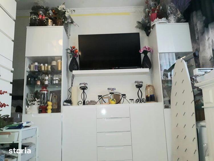Apartament cu 2 camere semidecomandat, mobilat în Tei