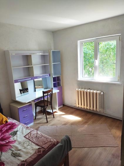 Apartament cu 3 camere semidecomandat în Dacia