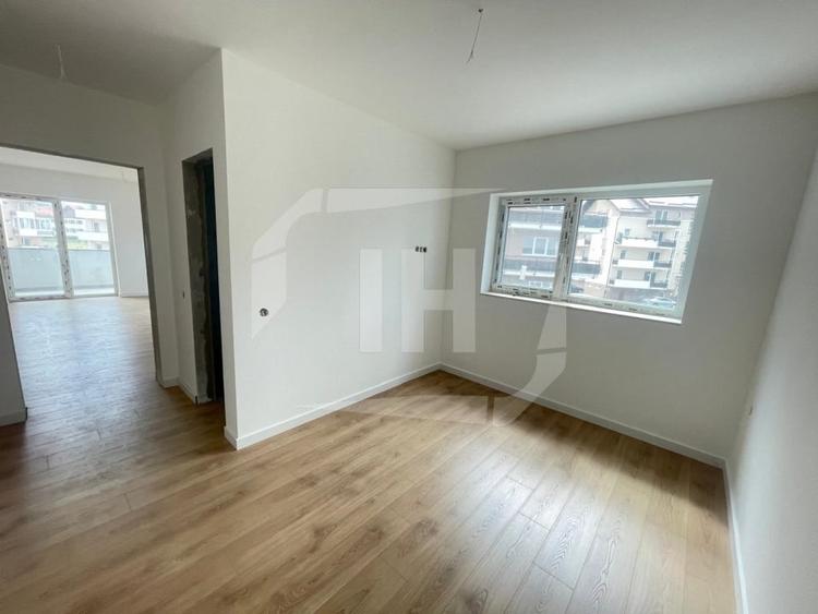 Apartament cu 3 camere semidecomandat în Florești