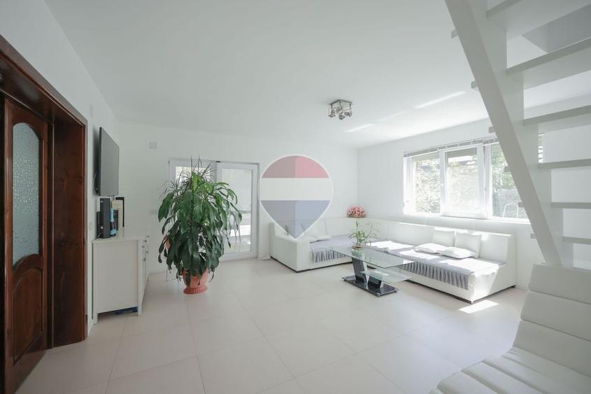 Casă individuală cu 4 camere cu Teren 418 Mp în Central
