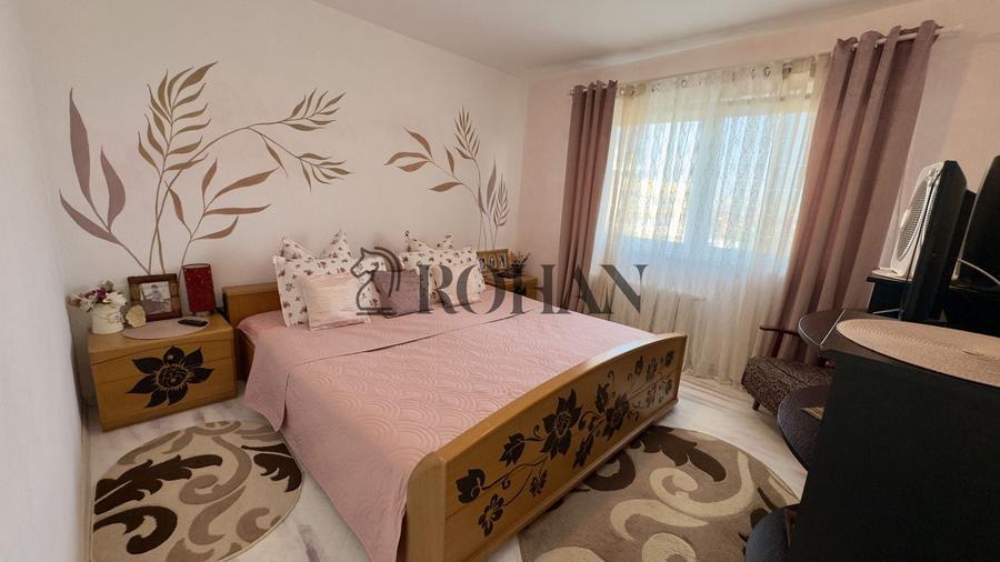 Apartament cu 3 camere decomandat în Cetate