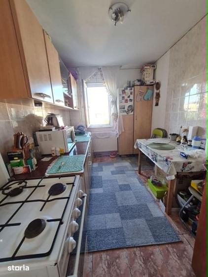 Apartament cu 3 camere semidecomandat în Astra