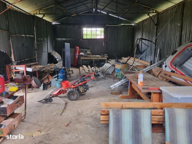 Casă cu 2 camere în Hobița