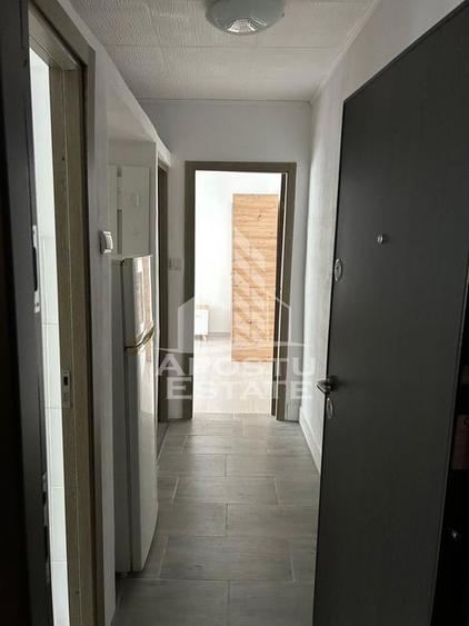 Apartament cu 2 camere semidecomandat, mobilat în Dâmbovița