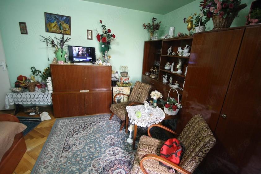 Apartament cu 3 camere decomandat în Girocului