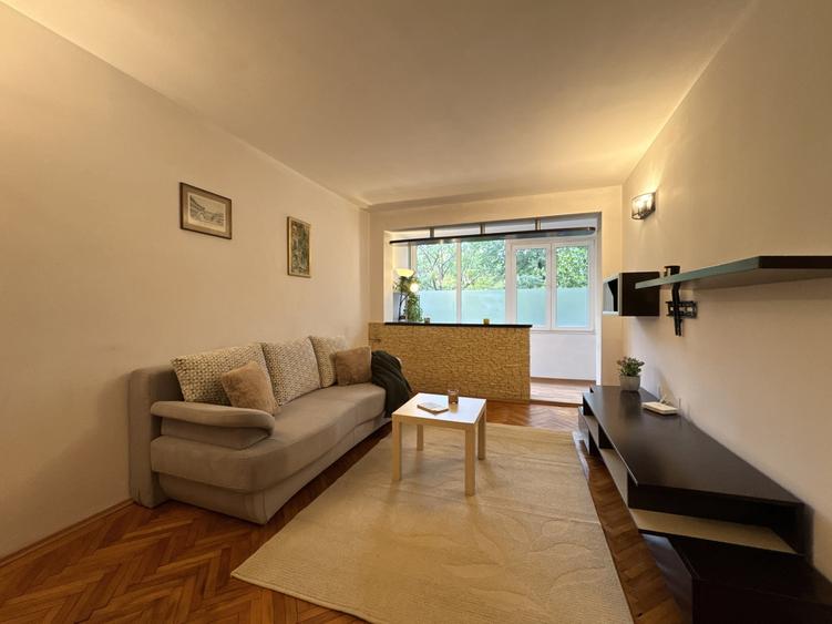 Apartament cu 3 camere decomandat, mobilat în Berceni