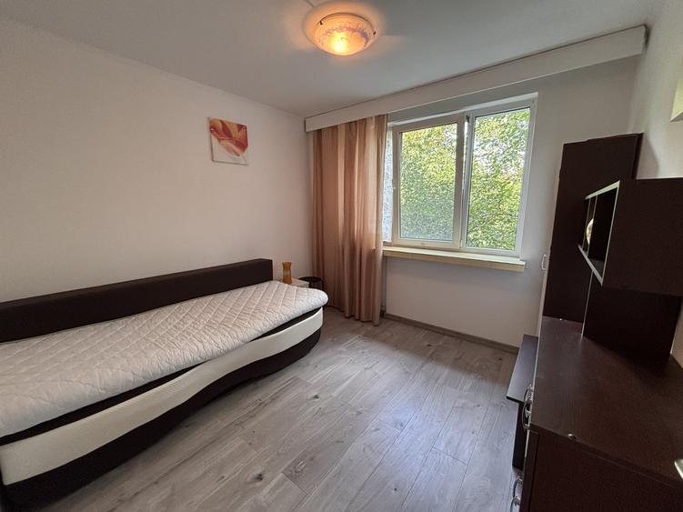 Apartament cu 4 camere decomandat, mobilat în Dristor