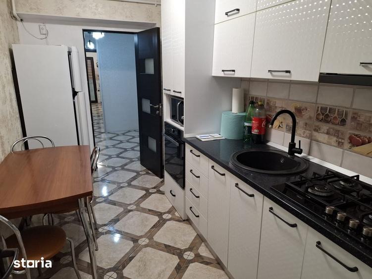 Apartament cu 3 camere decomandat în Central