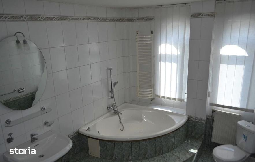 Casă cu Teren 750 Mp în Bucium