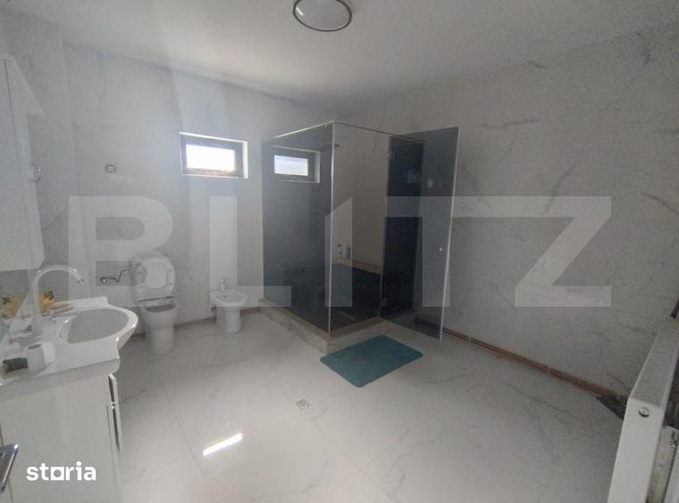Casă cu 7 camere cu Teren 489 Mp în Central